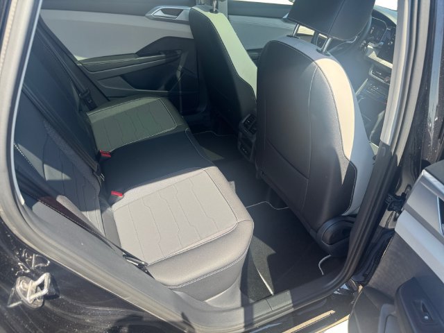 New 2026 Volkswagen Taos SE FWD image 14