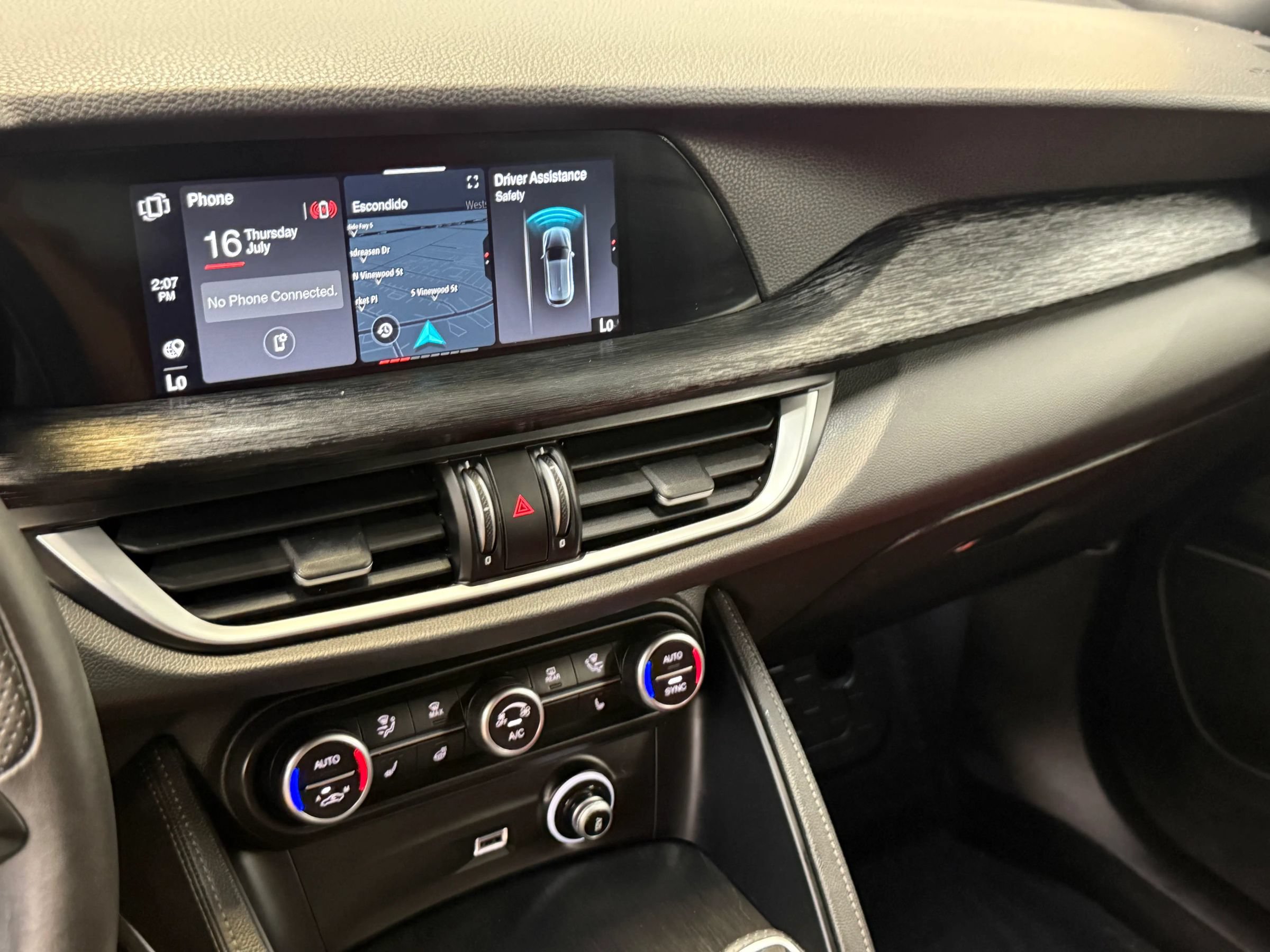 Used 2023 Alfa Romeo Stelvio Sprint RWD image 19