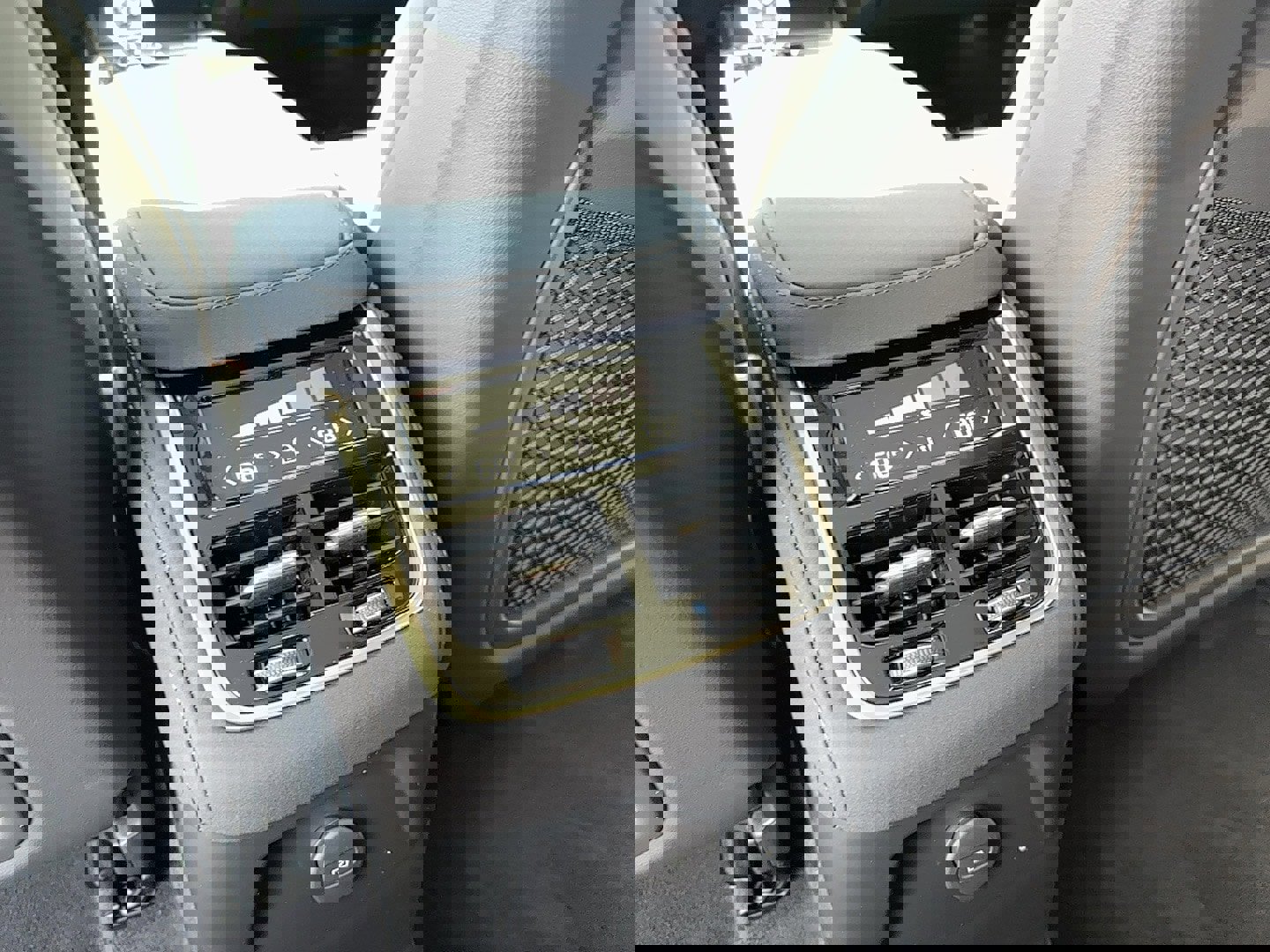 Used 2025 Volvo XC90 T8 Core w/ Protection Package image 16