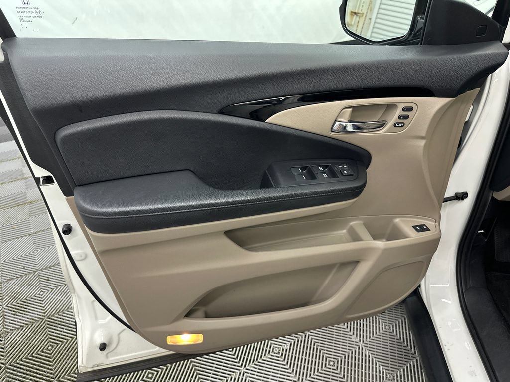 Used 2019 Honda Pilot Elite image 11
