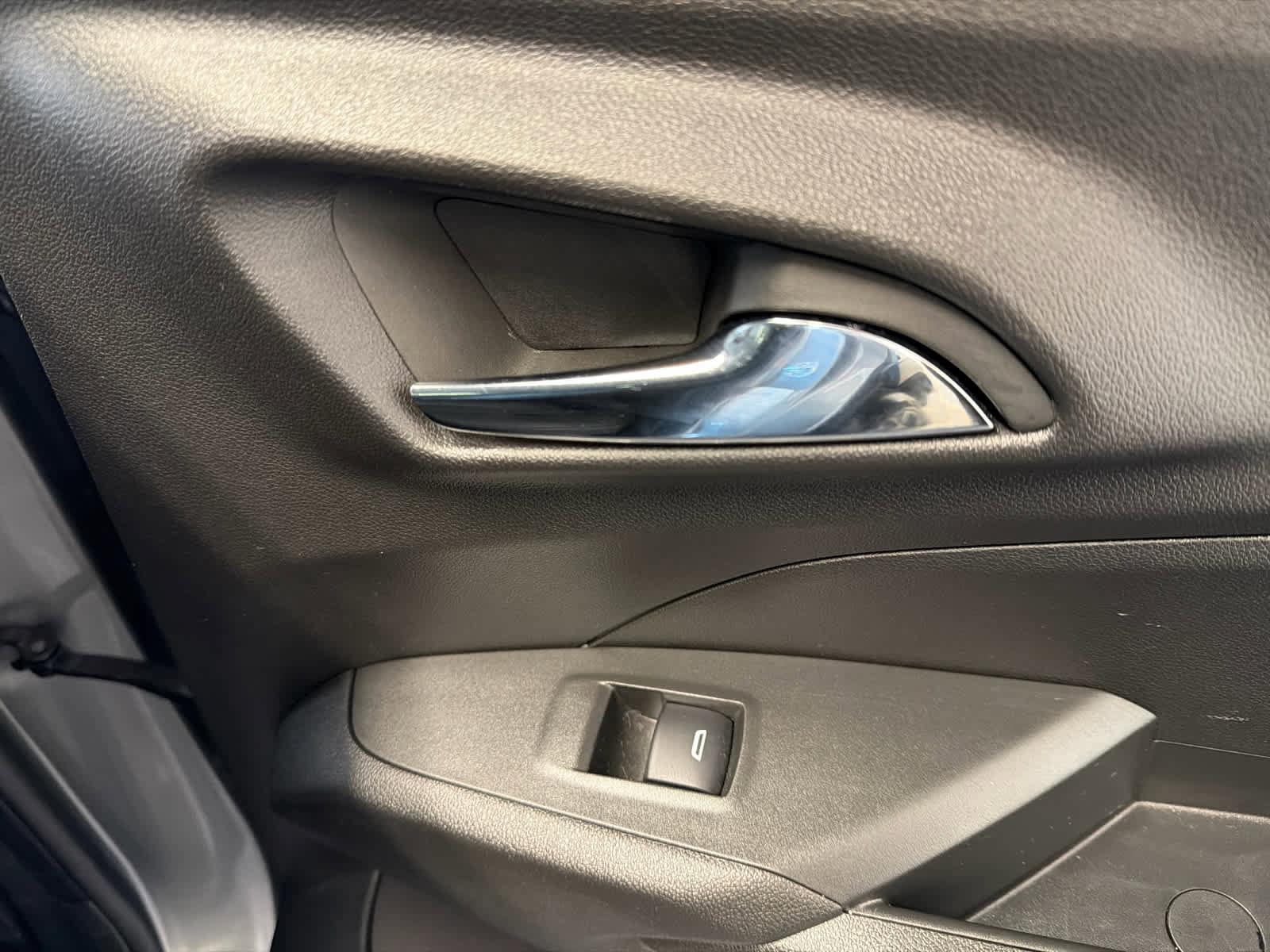 Used 2025 Chevrolet Trax LT w/ LT Convenience Package image 33