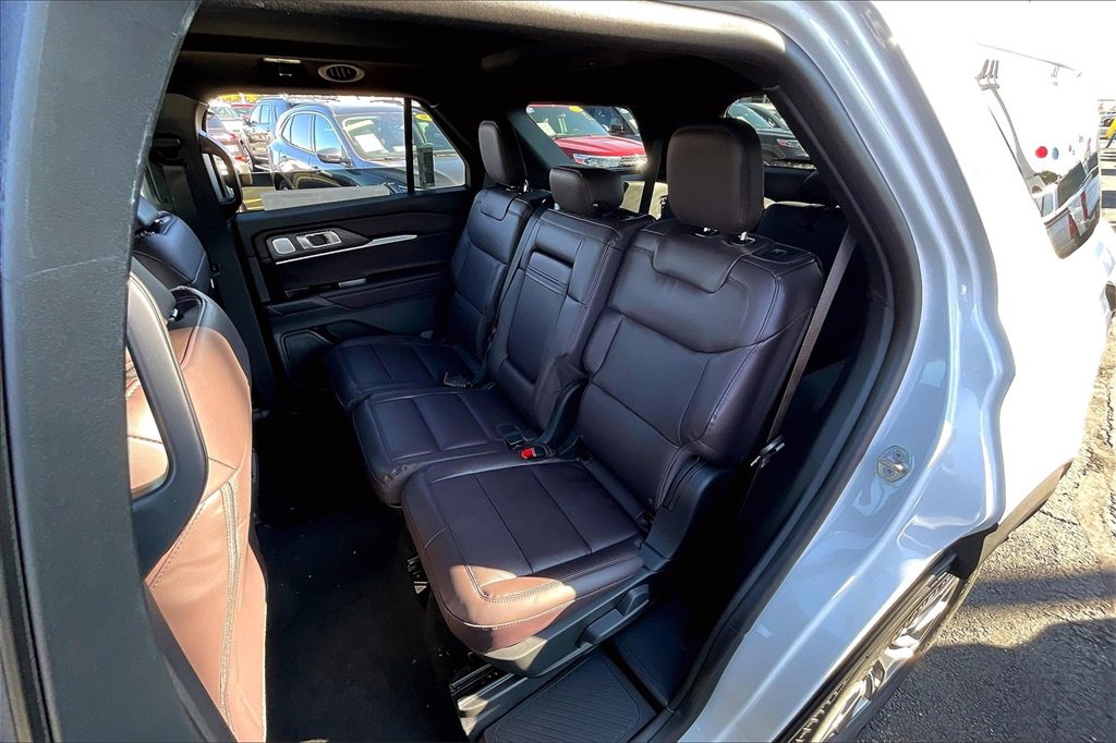New 2026 Ford Explorer Platinum image 9