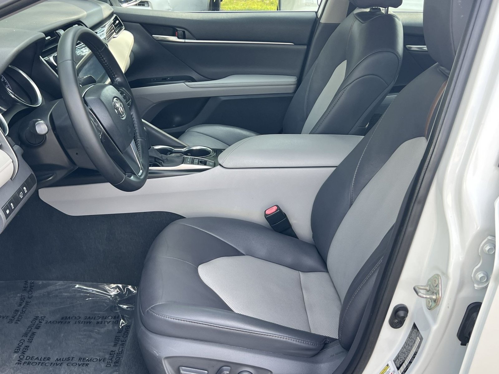 Used 2020 Toyota Camry XLE FWD image 11
