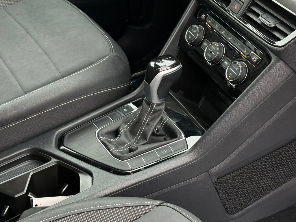 Used 2024 Volkswagen Taos SE image 9