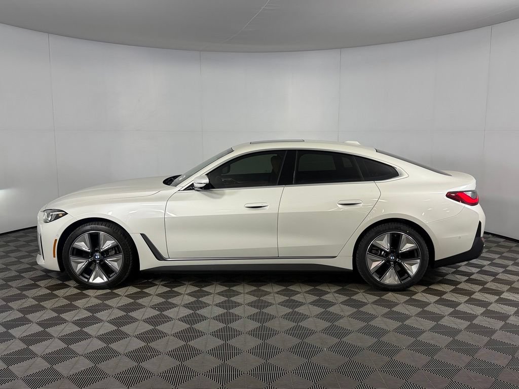 Used 2025 BMW i4 eDrive40 w/ Parking Assistance Package RWD image 9
