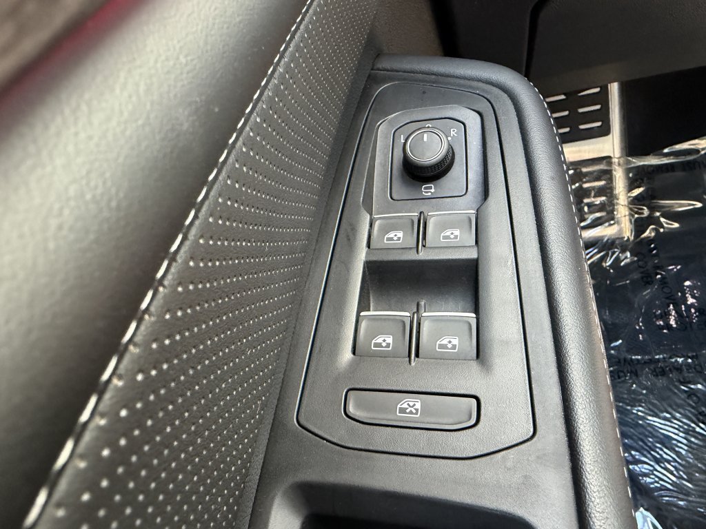 Used 2024 Volkswagen Atlas SEL Premium R-Line AWD/4WD image 31