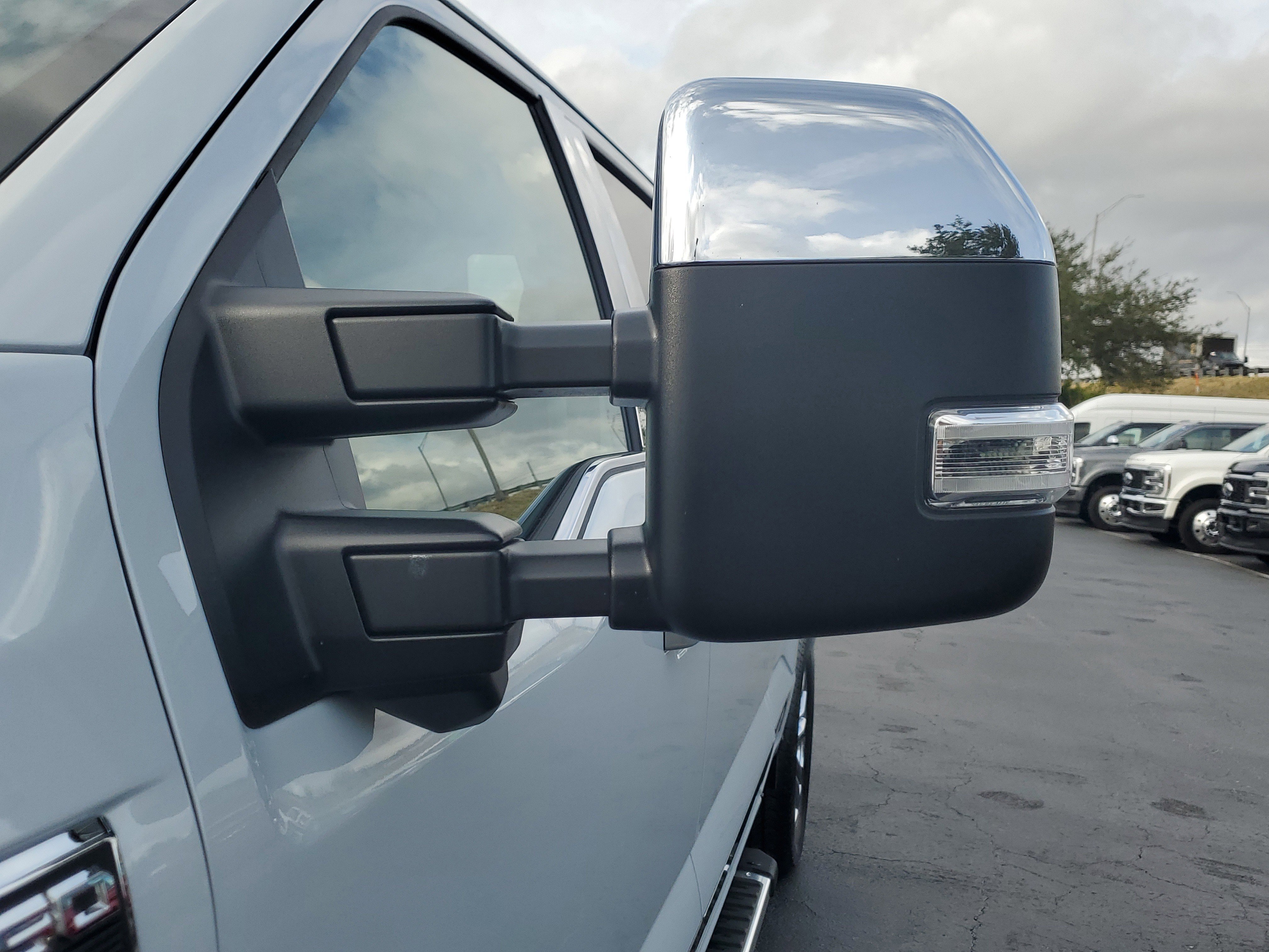 Used 2025 Ford F150 Lariat w/ Equipment Group 501A Mid image 4