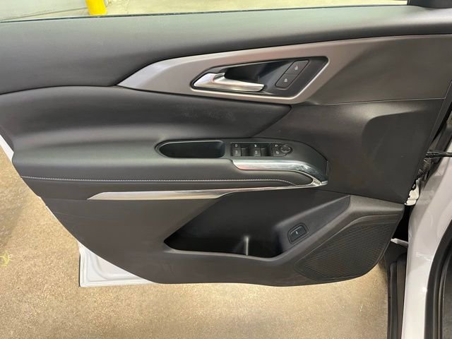 Used 2025 Chevrolet Traverse LT w/ Sun and Wheel Package image 13