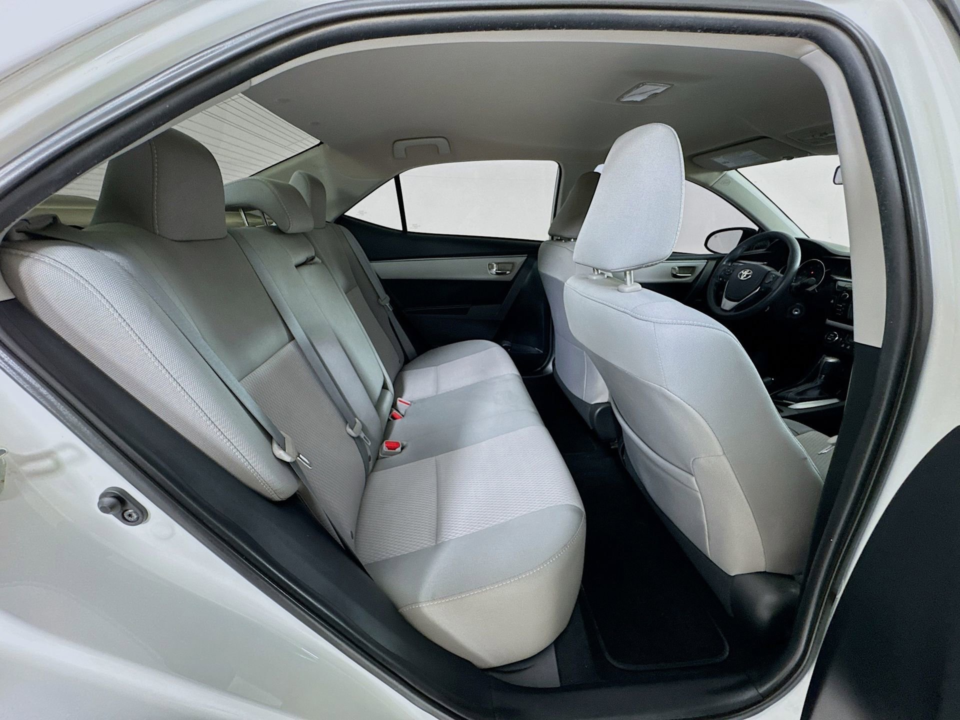 Used 2015 Toyota Corolla LE FWD image 25