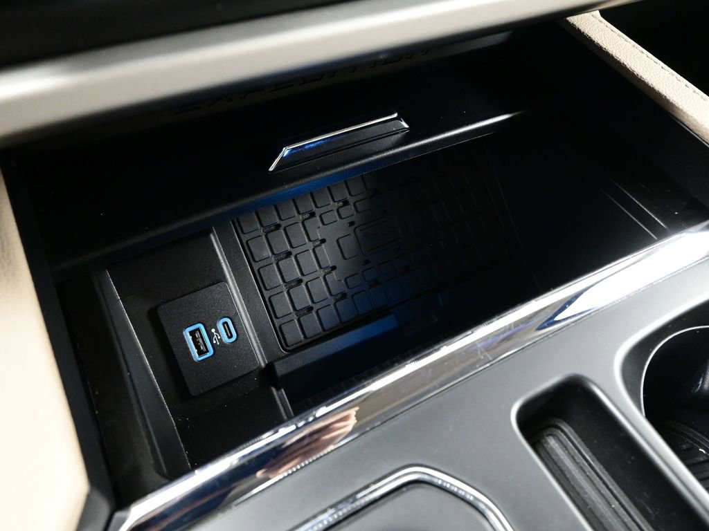 Used 2024 Ford Expedition XLT RWD image 20