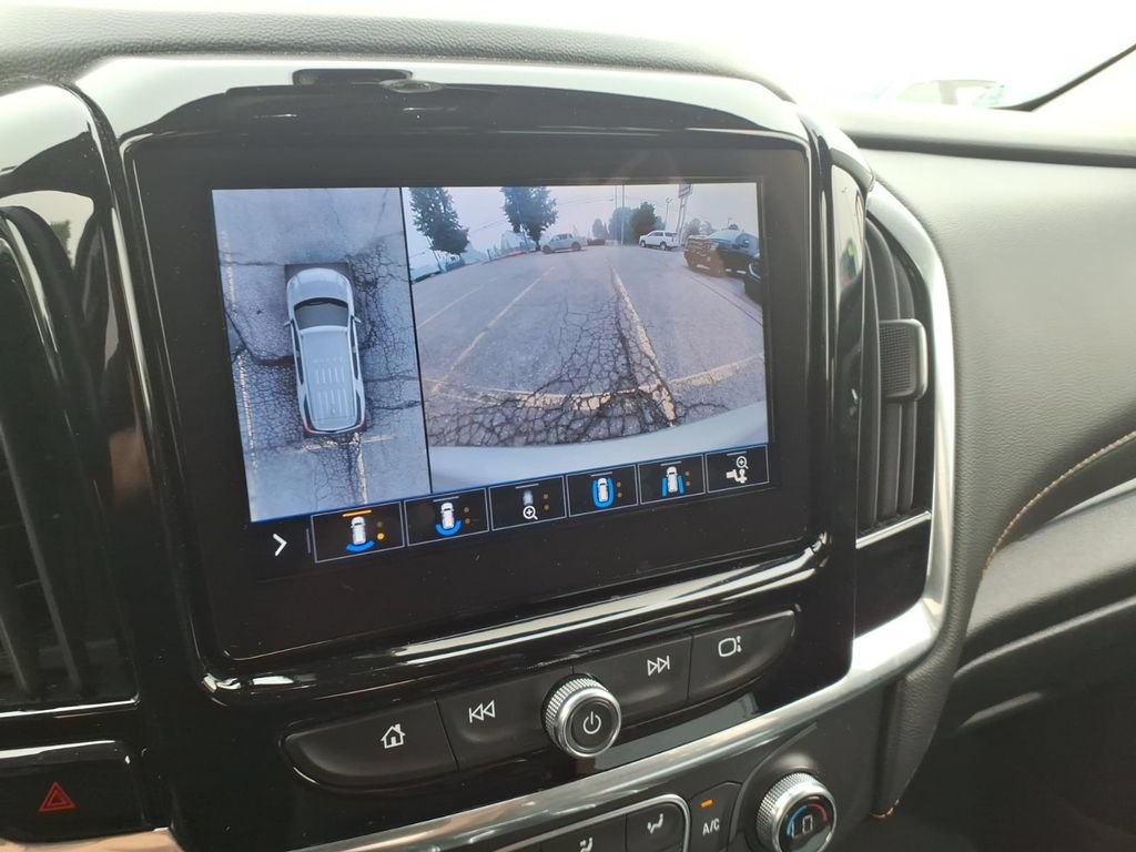Used 2020 Chevrolet Traverse LT w/ LT Premium Package AWD/4WD image 20