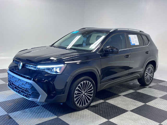 Certified 2025 Volkswagen Taos SE FWD image 3