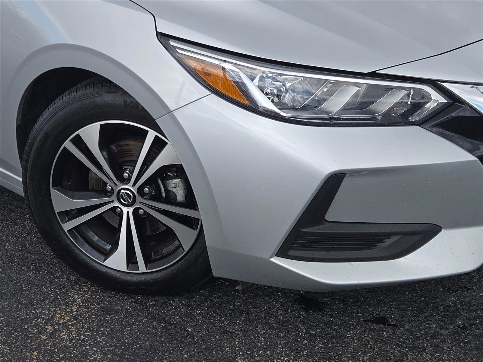 Used 2023 Nissan Sentra SV image 3