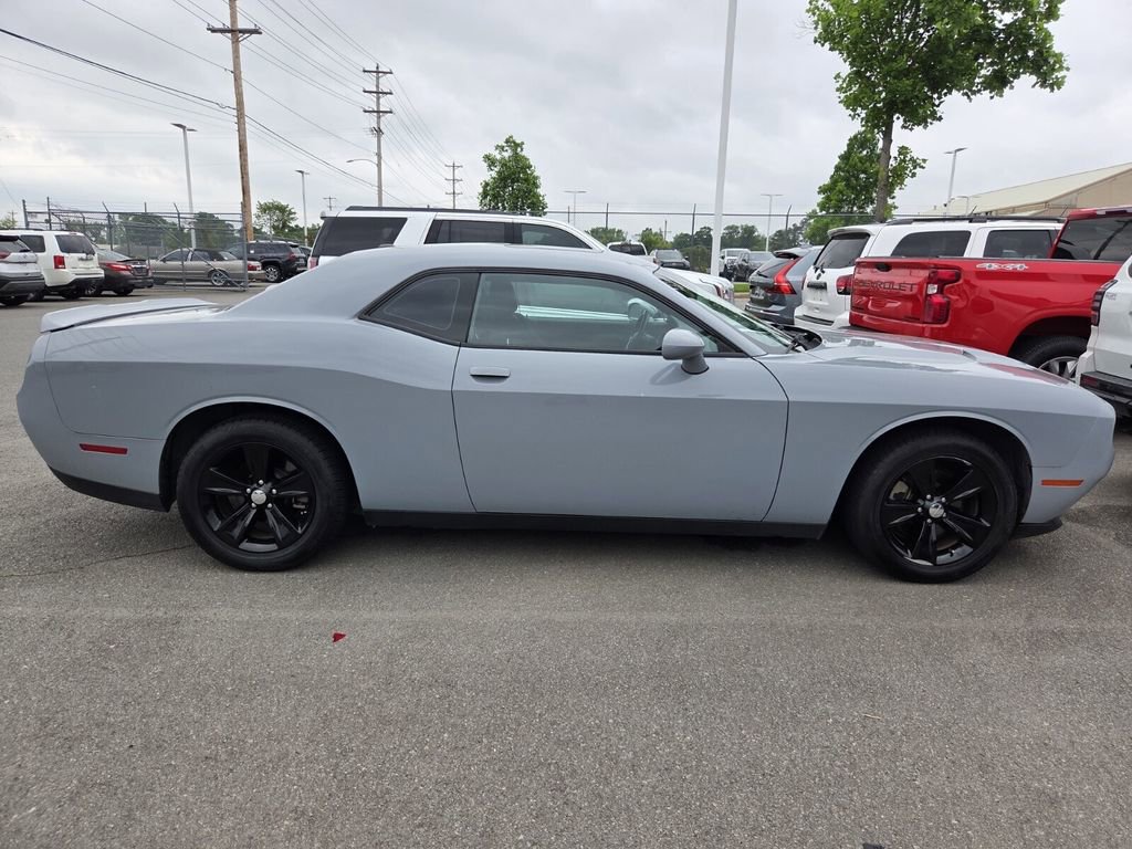Used 2021 Dodge Challenger SXT w/ Driver Convenience Group RWD image 3