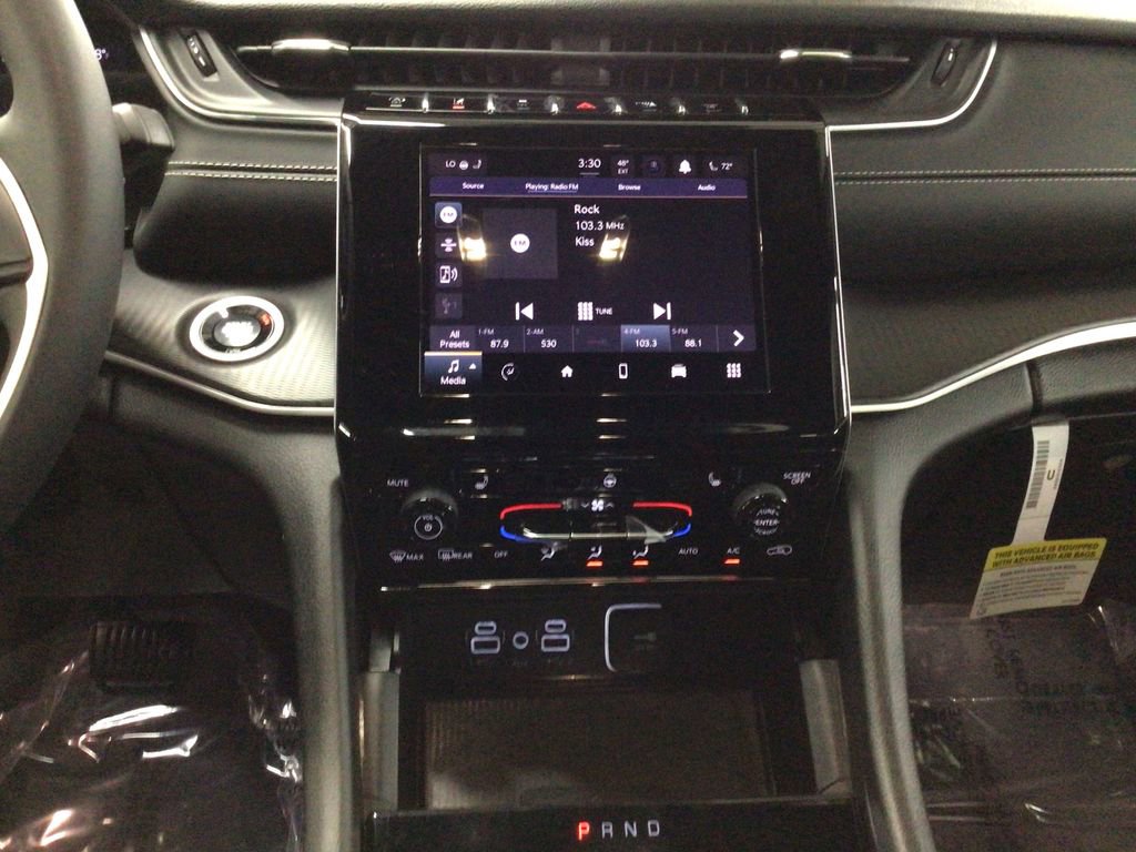 Used 2024 Jeep Grand Cherokee Altitude image 14