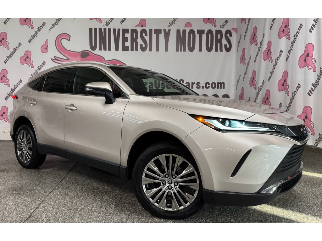 Used 2022 Toyota Venza XLE image 2