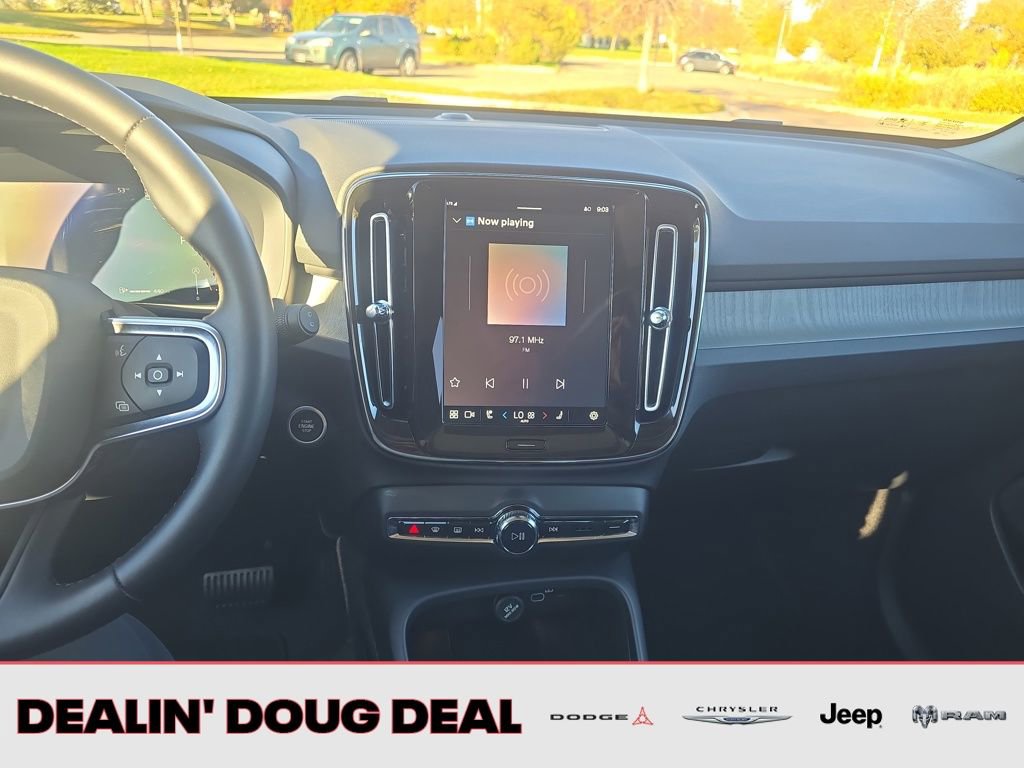 Used 2025 Volvo XC40 B5 Core AWD/4WD image 18