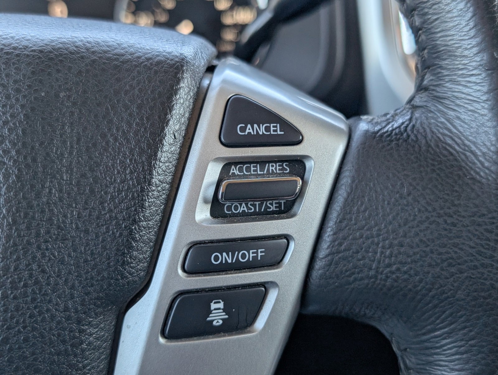 Used 2021 Nissan Titan SV w/ SV Convenience Package image 15