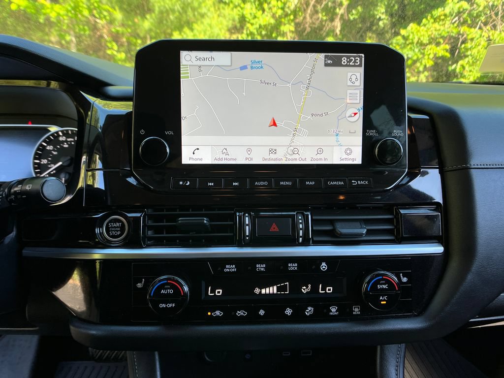 Used 2024 Nissan Pathfinder SL AWD/4WD image 16