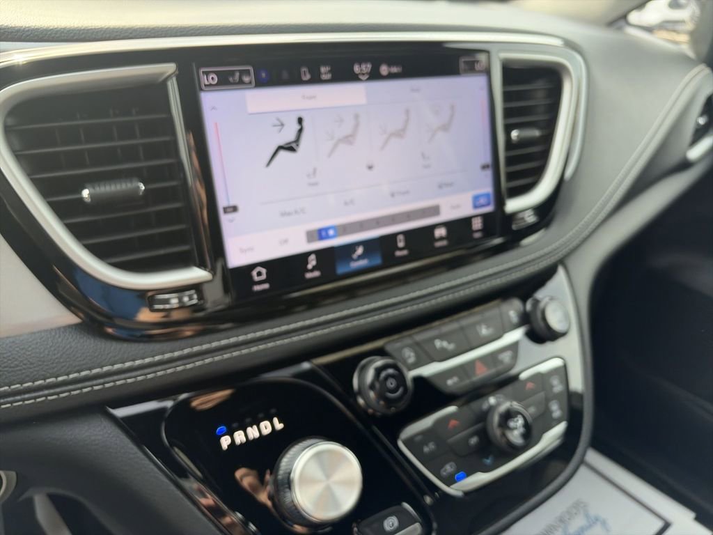 Used 2024 Chrysler Pacifica Touring-L w/ S Appearance Package FWD image 16