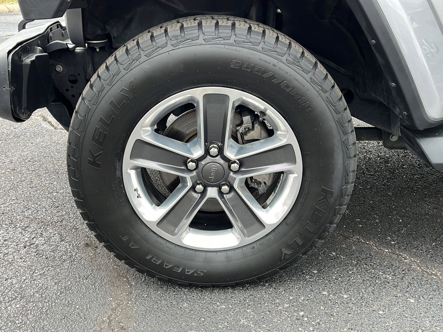 Used 2019 Jeep Wrangler Unlimited Sahara image 16