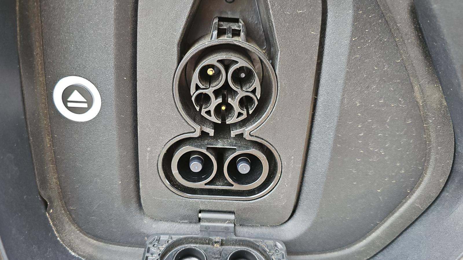 Used 2025 Rivian R1S Adventure Dual AWD/4WD image 15