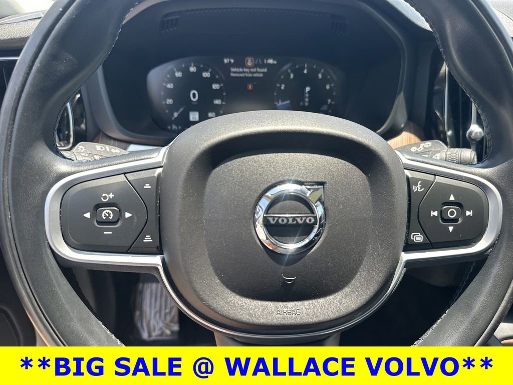 Used 2021 Volvo XC60 T5 Momentum w/ Climate Package AWD/4WD image 19