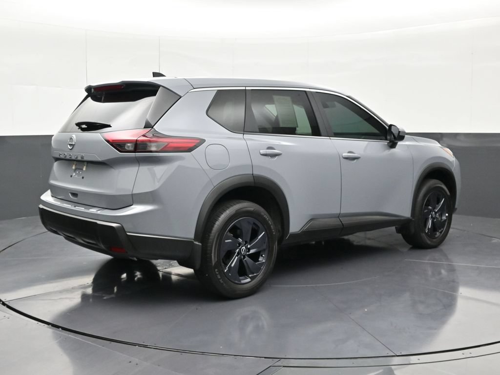 Used 2026 Nissan Rogue SV FWD image 5
