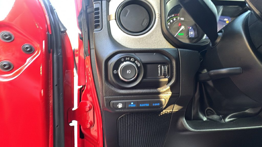 Used 2025 Jeep Wrangler Unlimited Sport S 4xe w/ Convenience Group AWD/4WD image 15