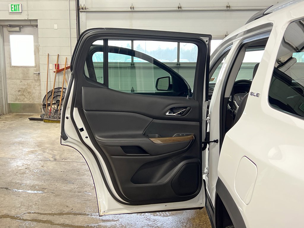 Used 2023 GMC Acadia SLE w/ Driver Convenience Package image 31