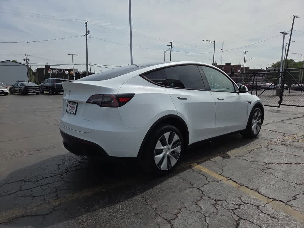 Used 2024 Tesla Model Y Long Range AWD/4WD image 5