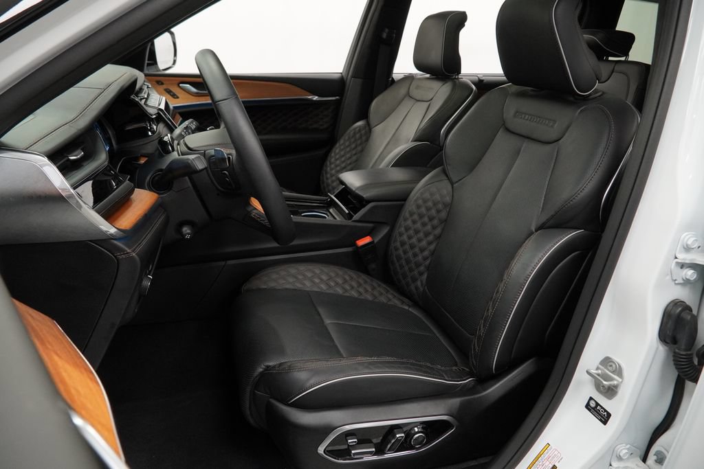 Certified 2025 Jeep Grand Cherokee L Summit AWD/4WD image 17