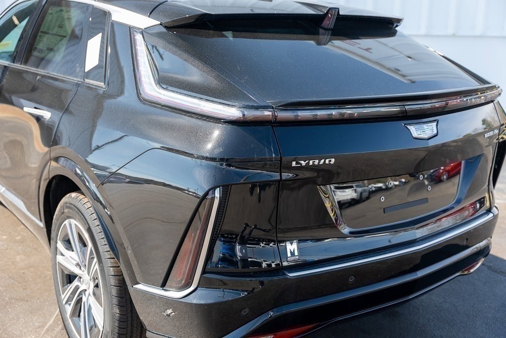 New 2025 Cadillac Lyriq Luxury image 8