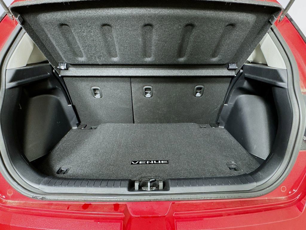 Used 2023 Hyundai Venue Limited image 27