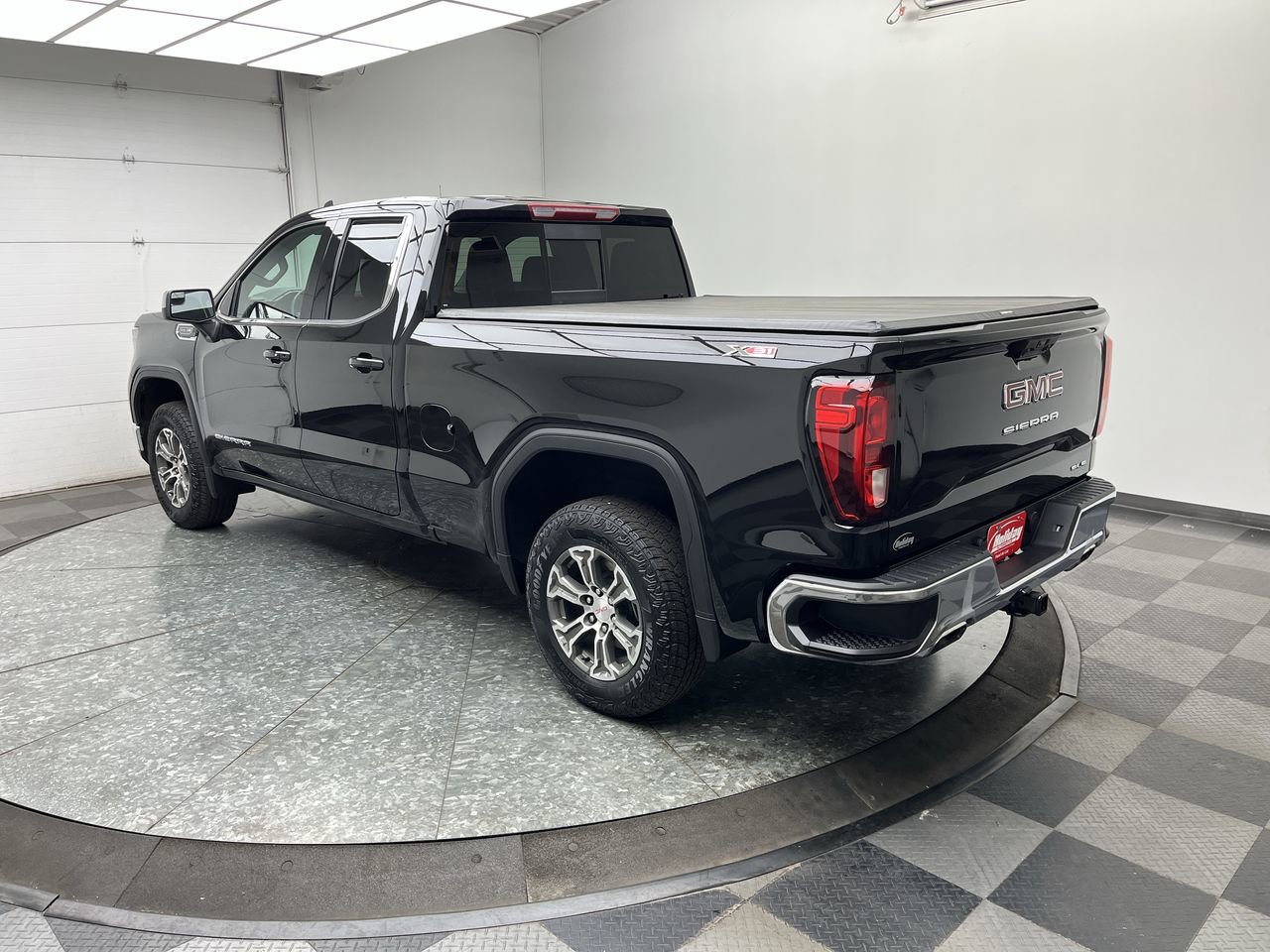Certified 2025 GMC Sierra 1500 SLE w/ X31 Off-Road Package AWD/4WD image 2