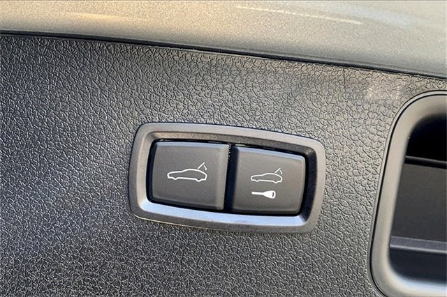 New 2025 Porsche Macan Turbo image 21