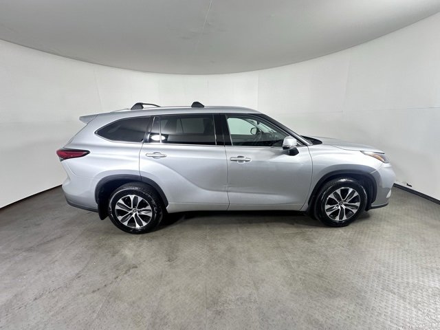 Used 2021 Toyota Highlander XLE image 2