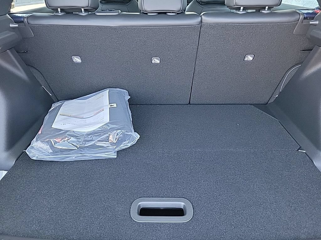 New 2026 Nissan Leaf Platinum+ w/ Floor Mat Package (Platinum+) FWD image 23