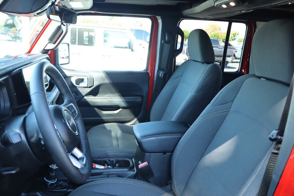 Certified 2026 Jeep Wrangler Unlimited Sahara AWD/4WD image 19