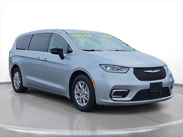 Used 2024 Chrysler Pacifica Touring-L