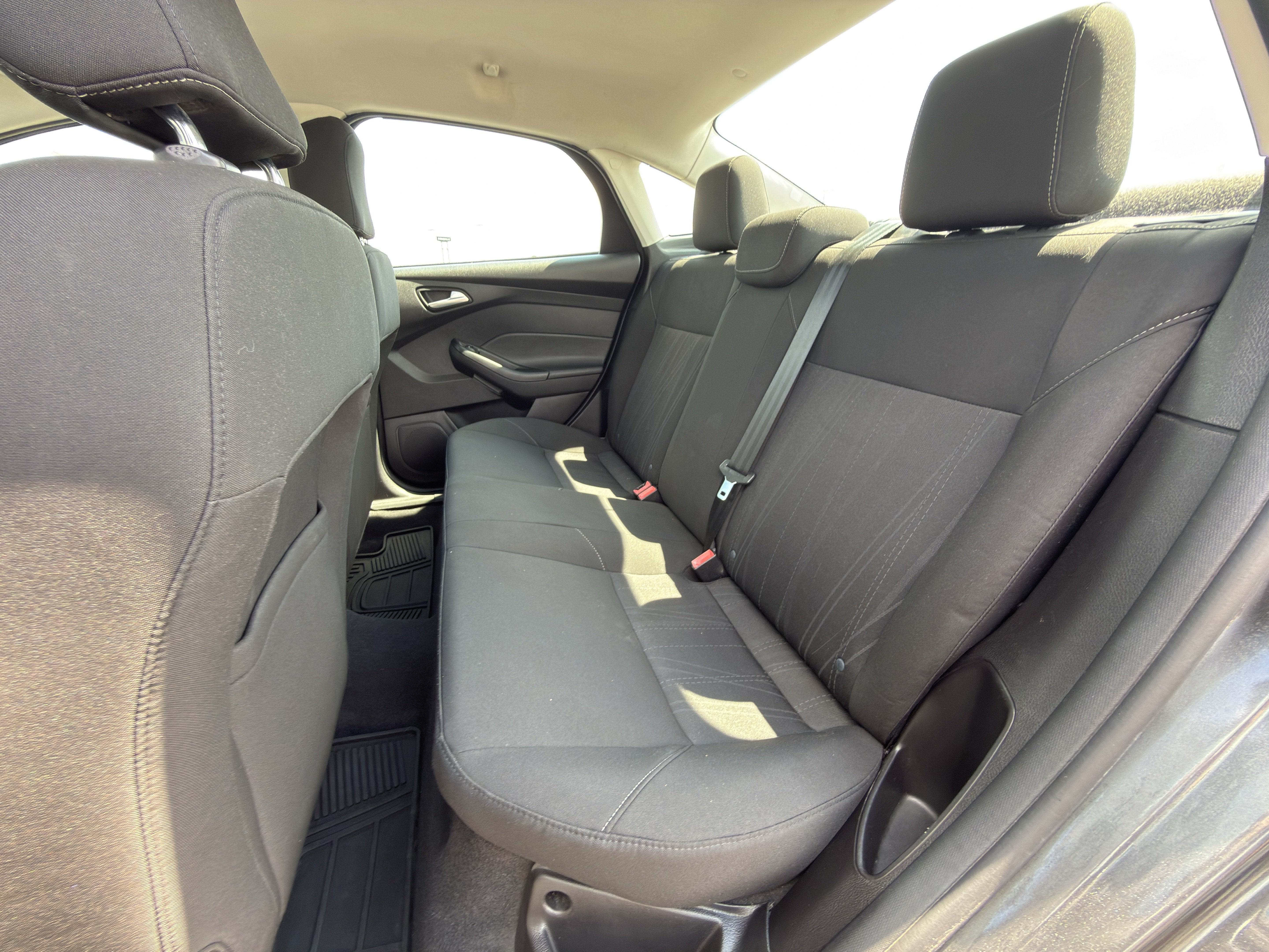 Used 2015 Ford Focus SE w/ SE Cold Weather Package FWD image 14