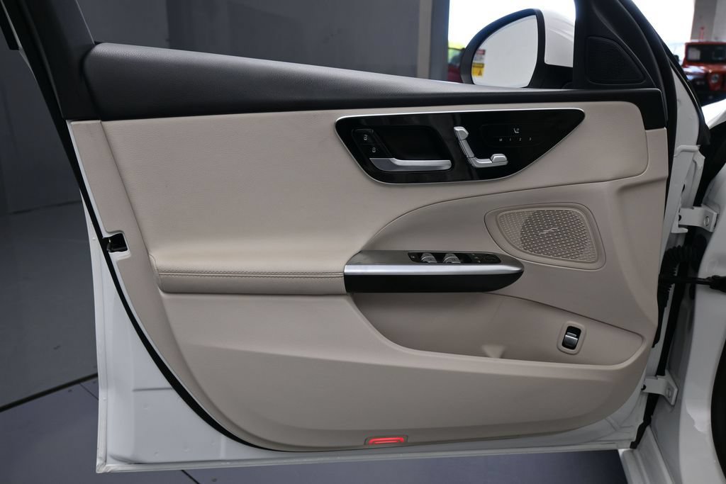 Used 2025 Mercedes-Benz C 300 Sedan image 14