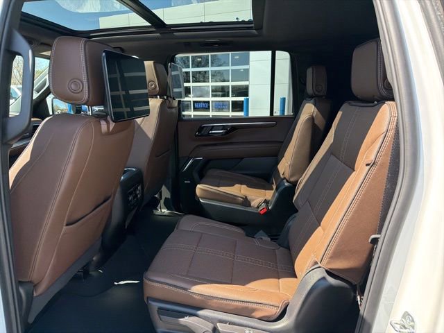 Used 2025 Chevrolet Suburban High Country image 25