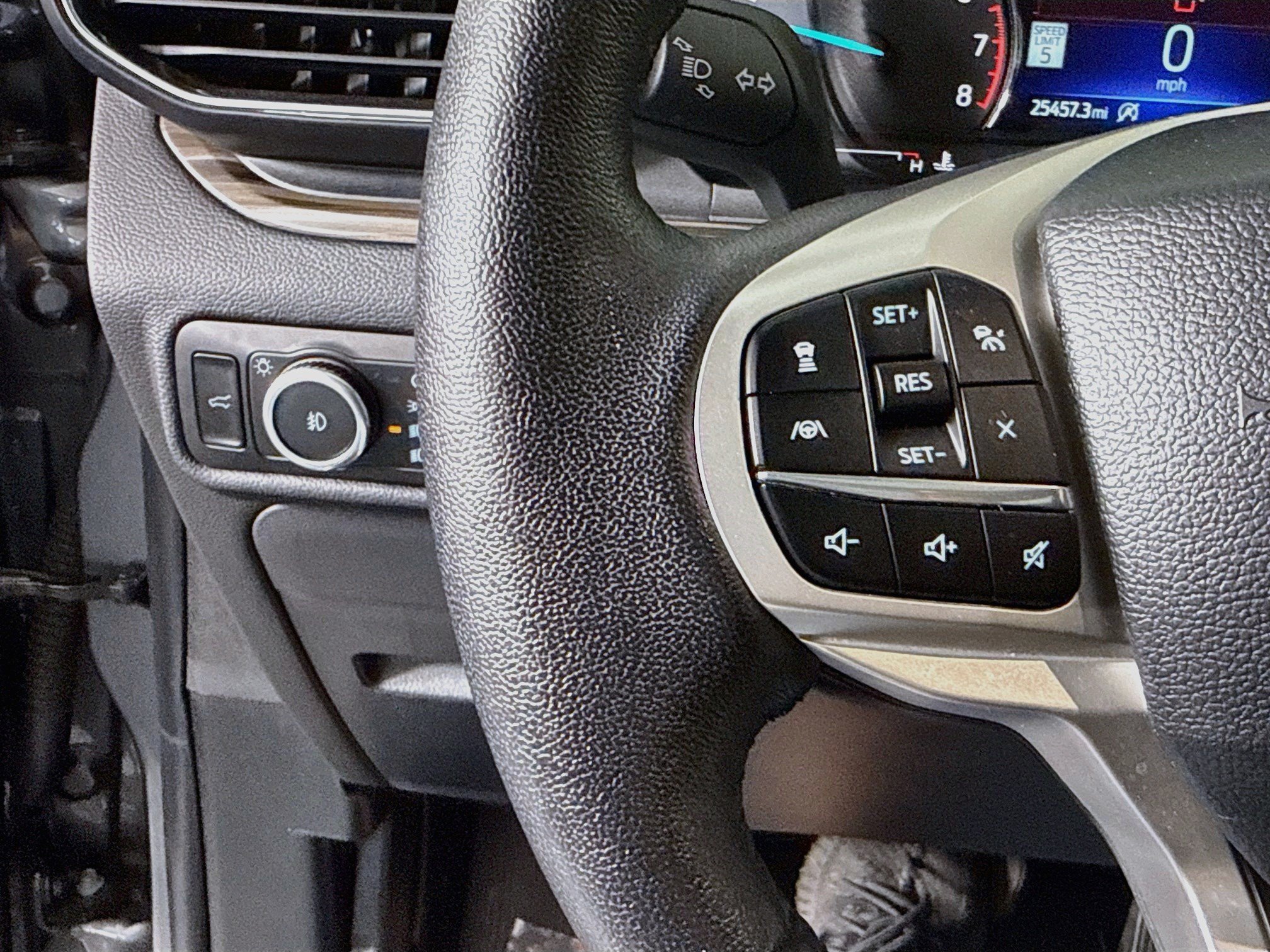 Used 2024 Ford Explorer Limited w/ Limited Technology Package RWD image 14
