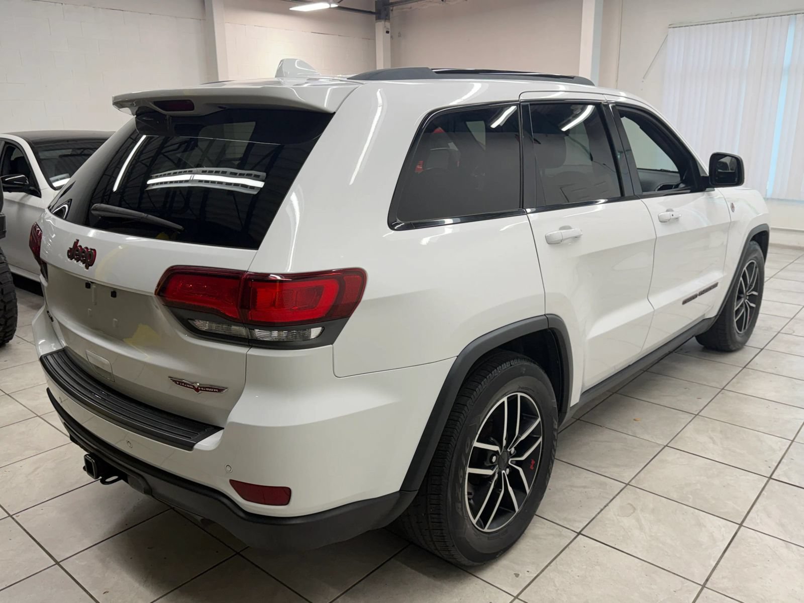 Used 2021 Jeep Grand Cherokee Trailhawk AWD/4WD image 9