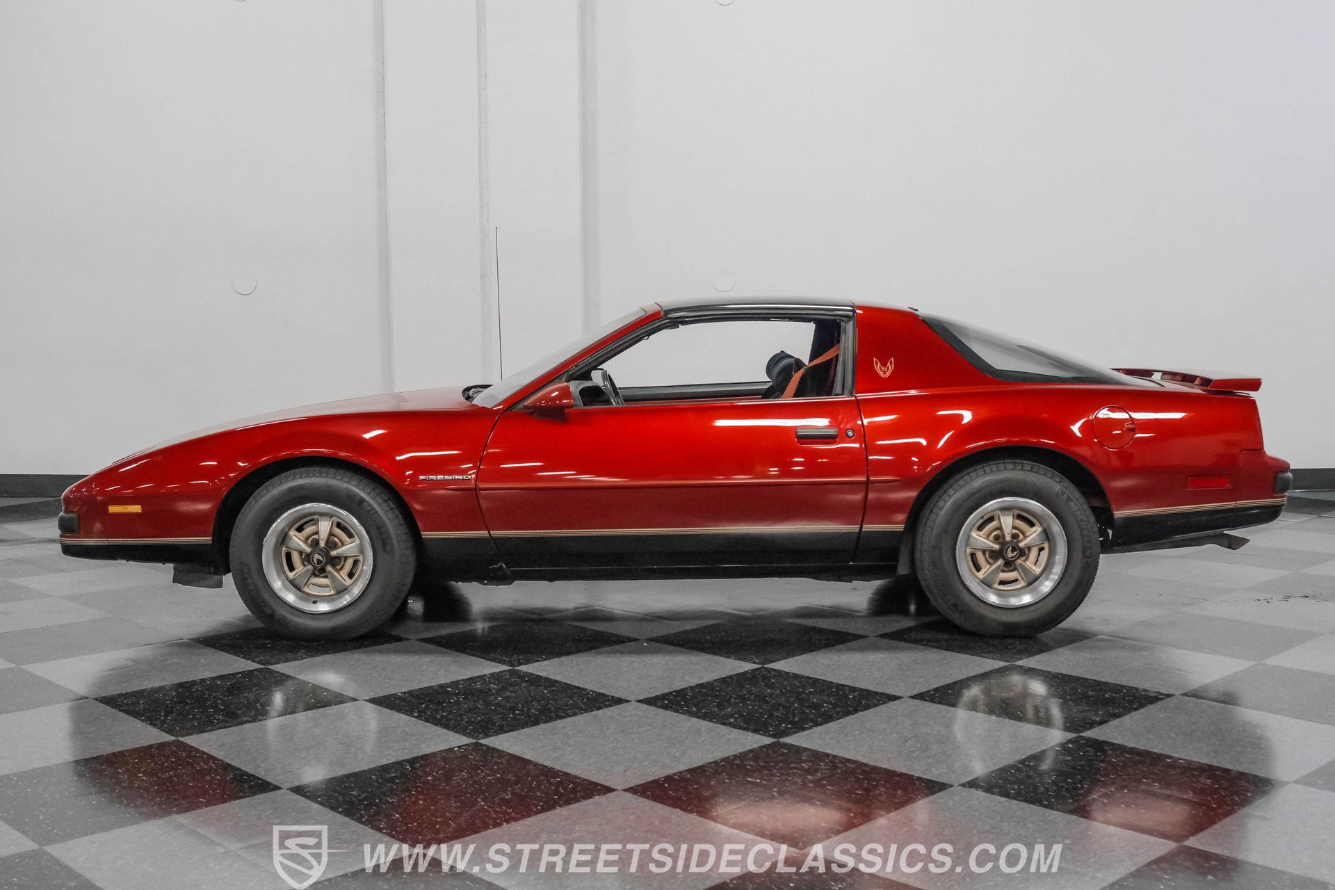 Used 1987 Pontiac Firebird Coupe image 2