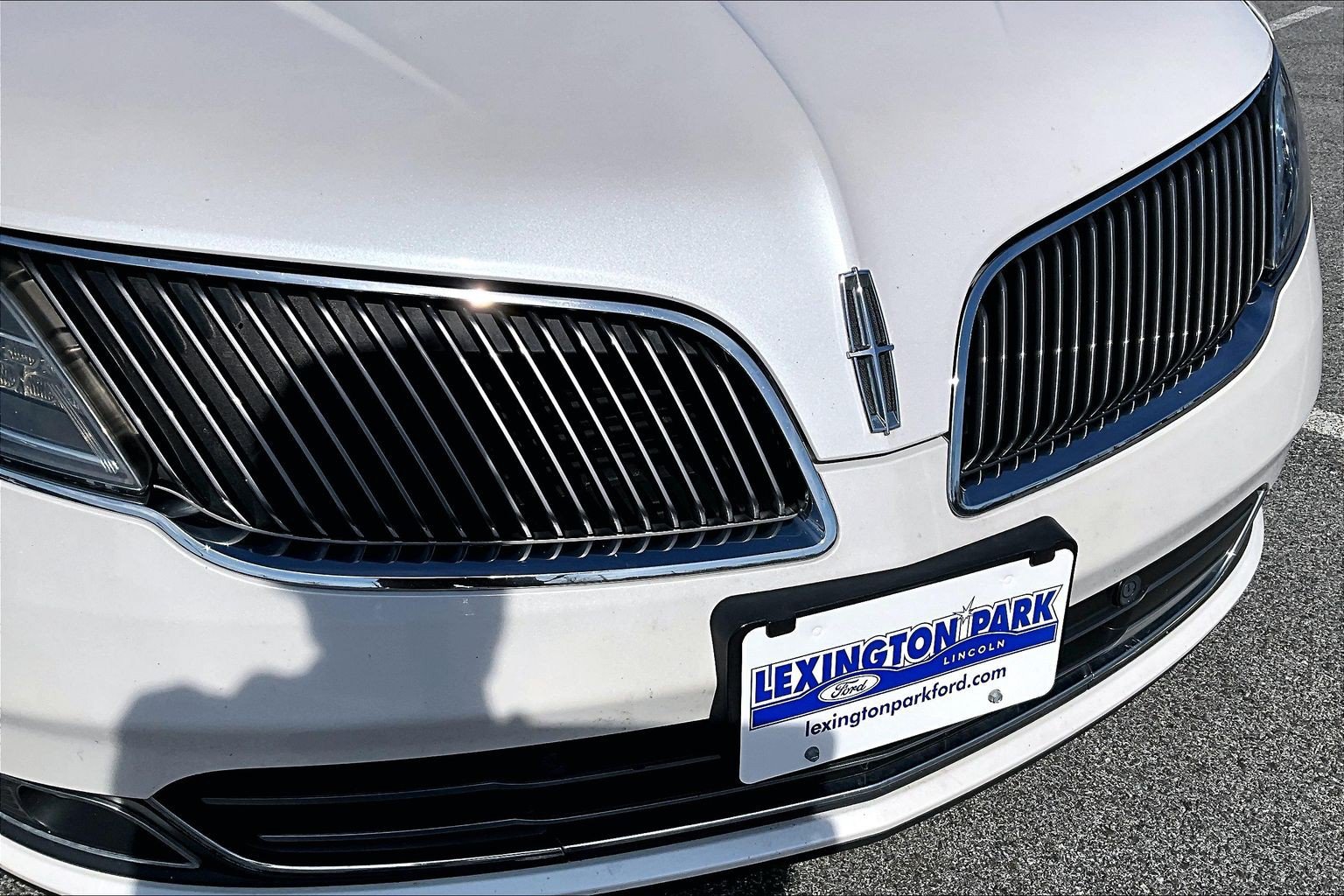 Used 2013 Lincoln MKS AWD image 32