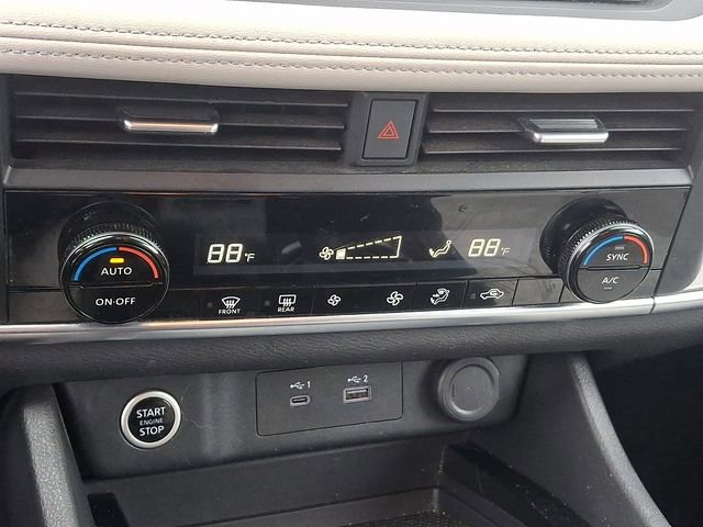 Used 2023 Nissan Rogue SV image 15