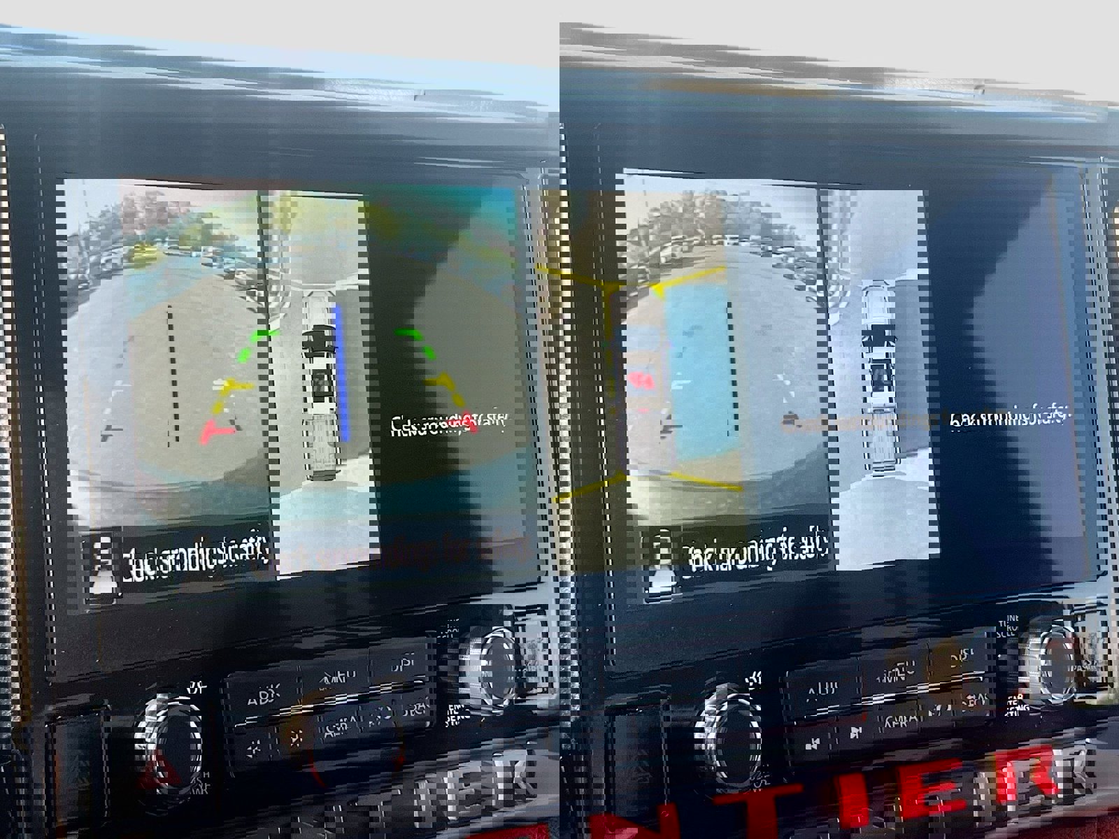 Used 2025 Nissan Frontier Pro-X w/ Pro Convenience Package image 13