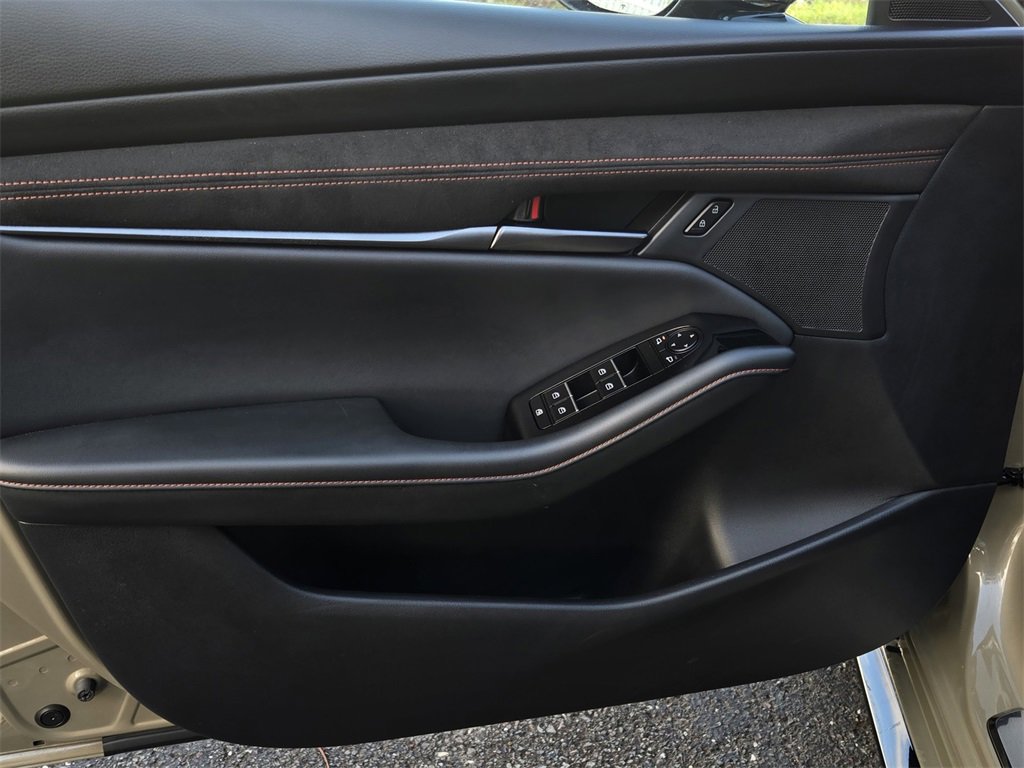 Certified 2025 MAZDA MAZDA3 Carbon w/ Appearance Package image 10